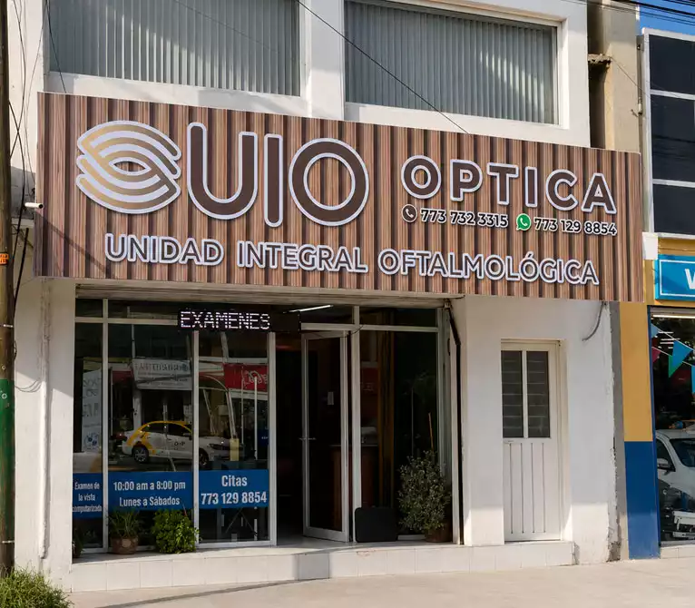 Equipo médico y tecnología oftalmológica en Unidad Integral Oftalmológica Tula